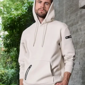 slika puloverja na modelu