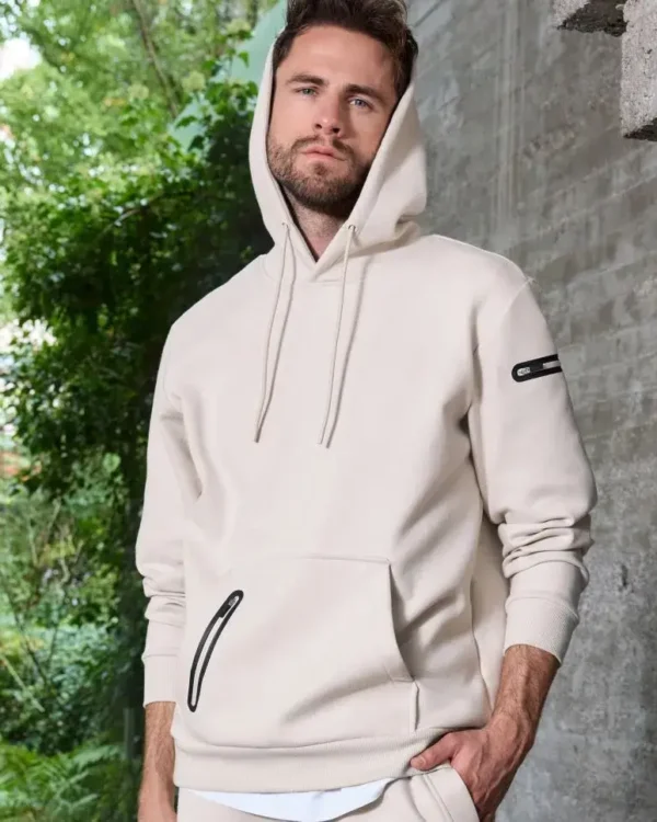 slika puloverja na modelu